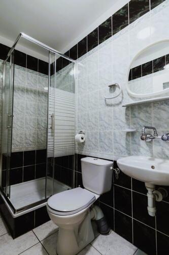 ap-6-os-lazienka-001